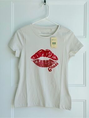 GUESS White T-Shirt with Red Kiss Graphic